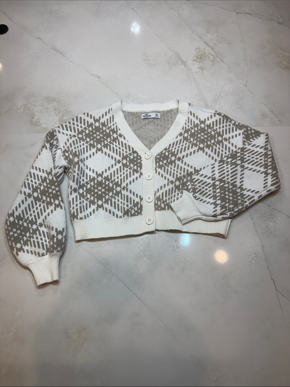 Cropped Argyle V-Neck Cardigan - Cream & Taupe Hollister